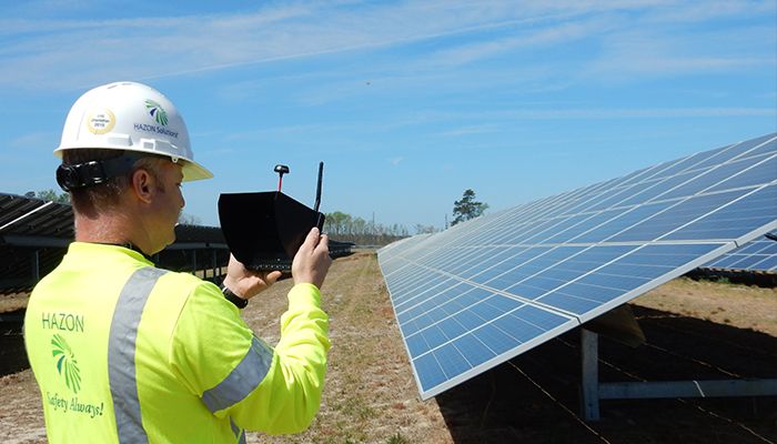 杜克能源无人机检查太阳能与风电场
