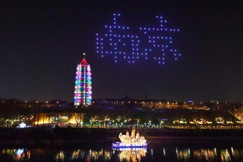 南京首次大型无人机灯光秀大报恩寺上演