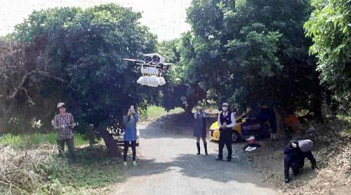 无人机放「蜂」防治农间害虫，一次投放 28000 只