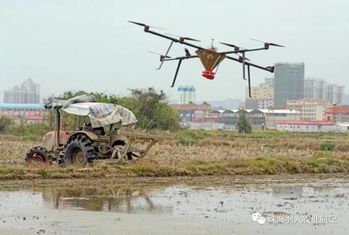 厉害了！农民种田用上羽人施肥无人机