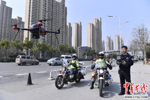 交警用上了无人机