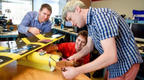 潜艇·无人机二合一，真正上天下海！