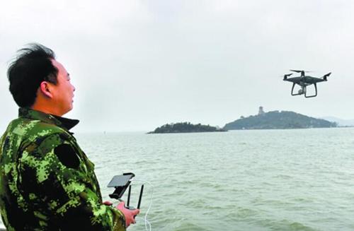 无锡渔政执法首用无人机在太湖巡航 提升效率