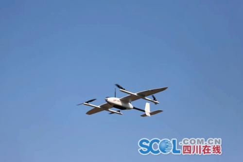 “成都造”空中“007”亮相 为国内最轻工业级垂直起降无人机