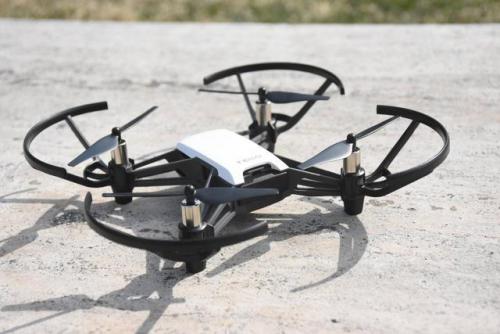 Intel大疆加持还能编程的Tello无人机，小巧精悍带你创造无限可能 