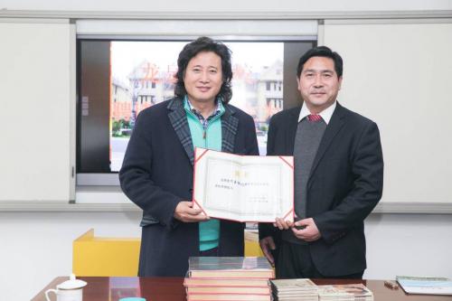 刘强东带到石头村什么宝贝？飞翔鸽、“村长刘”品牌、歌唱家！