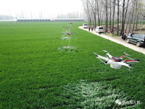 酷农植保无人机“飞防”演示引人注目