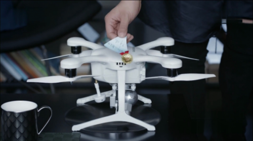 《南方有乔木》南乔的无人机飞那么快，感康竟能稳稳贴在上面？