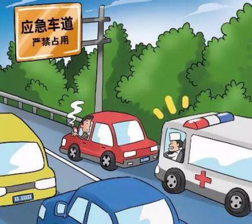  广西高速交警动真格 用无人机曝光占用应急车道行为