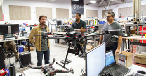 他们研发的“无人机猎人”不但能猎杀不请自来的无人机，还能自动驾驶