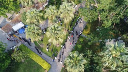 无人机侦查两百多警察出动：广东中山逸仙湖公园抓赌现场公布
