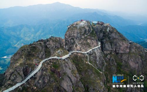 无人机之旅|登天梯行玻璃桥 瞰清远金子山之陡峭