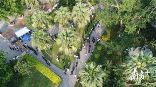 广东警方出动无人机突袭赌场 现场抓获58人