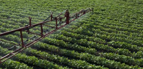 孟山都现代农业技术：卫星、无人机、高级喷雾器和传感器