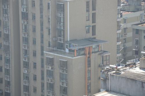 楼顶违建的“天敌”来了，无人机升空拍摄取证