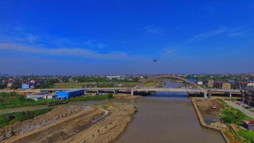 河道上空飞过无人机……为了水，桐乡一直在发力