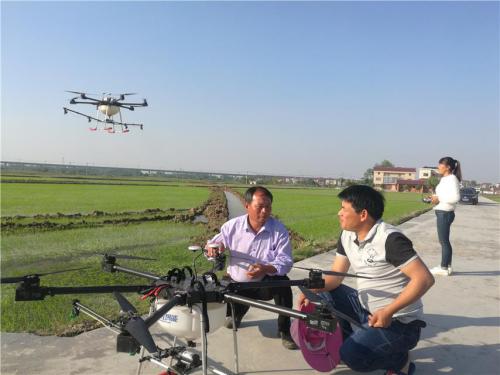 “作田佬”也能“驾驶”无人机 吴秋邦的三次“转型”