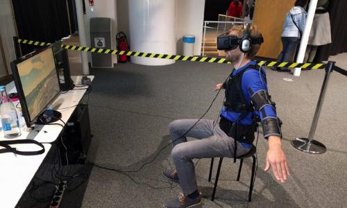 穿上这款夹克，不仅能用身体控制无人机，还能共享飞行视觉