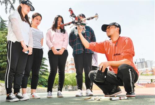 无人机培训师 更多应用领域有待发掘