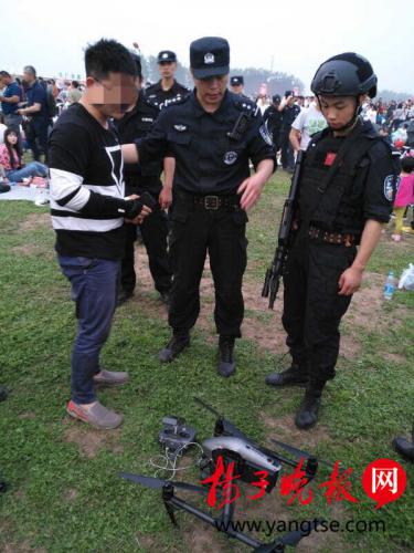 多架无人机“黑飞”音乐节上空 镇江警方无人机依法拦截并捕获