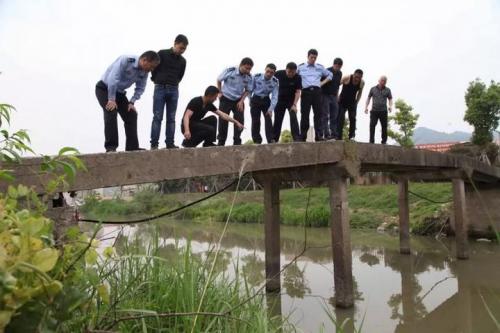 无人机+警犬+300人大搜山 警方33个小时速破命案