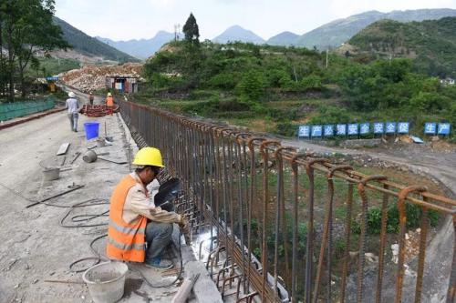 震撼！无人机航拍建设中的正习高速！现场十分壮观