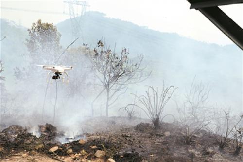 自主飞行无人机  翻山越岭保供电
