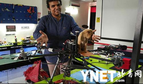 见小狗被困下水道 理工男自制无人机将小狗救起