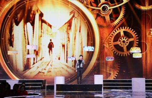 无人机编队花式上央视 与吴亦凡同台献礼五四青年节