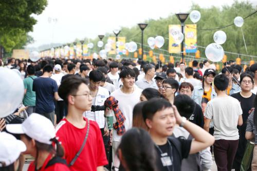 无人机直播助力斗鱼嘉年华，普宙成功打造现象级营销