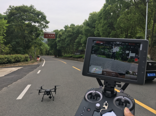 公路抢险添利器 工业级无人机助力雨天航拍
