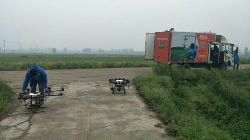 柴胡店镇：无人机助力小麦“一喷三防”