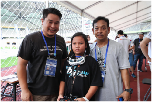 无人机锦标赛测试赛落下帷幕 11岁天才少女揽三项冠军