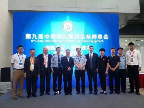 首届警用无人机公益行动倡议书在京发布，天峋捐赠警用无人机“天蝠”