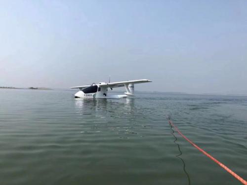 中国邮政EMS水陆两栖无人机试飞成功