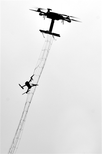 浙江警方玩转无人机 《红海行动》超燃一幕再现