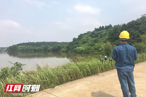 岳阳：无人机助力“电骆驼”线路巡视