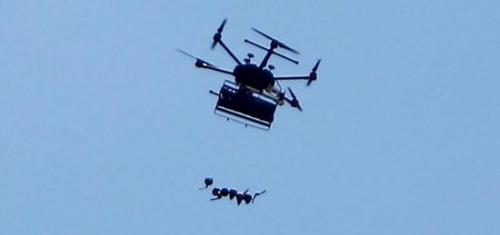 以军警部队用中国无人机玩出新招数：空中投掷催泪弹