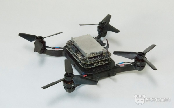 无人机试飞容易撞树？麻省理工学院用VR做了一个“虚拟训练场”