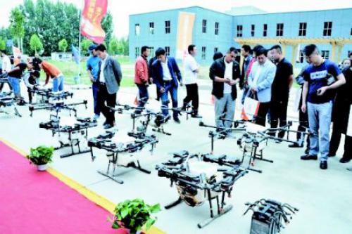 无人机飞防助力乡村振兴