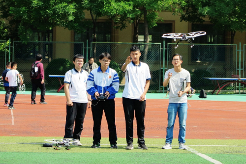 淄博市学生中国梦 航空梦无人机飞行赛举行