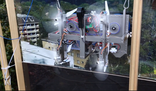 19岁高中生研发窗户清洗无人机，获奖7.5万美元