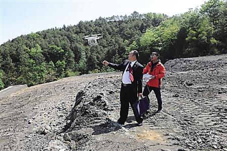 从钢笔到无人机 他见证检察官办案条件巨变