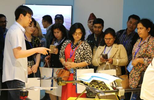 【国际交流】欧亚研修班学员到访无距科技参观交流