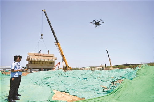 无人机“上岗”巡管麦地工地