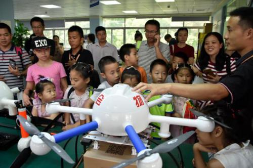 洲际通航“六一”开展深圳小学生科普活动
