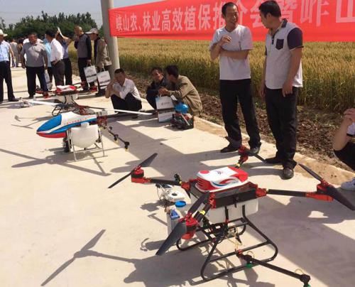 峡山召开无人机高效植保推介会