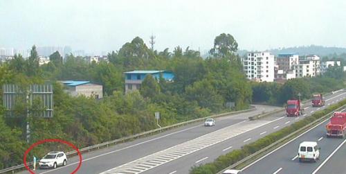 四川高速交警四支队无人机上线 重拳打击各类交通违法