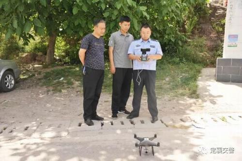 定襄交警大队协助县禁毒委利用“无人机”开展航测铲毒行动