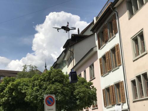 瑞士 Cafe 用 DJI Mavic Pro外卖水烟，方便渡假市民但随时犯法？